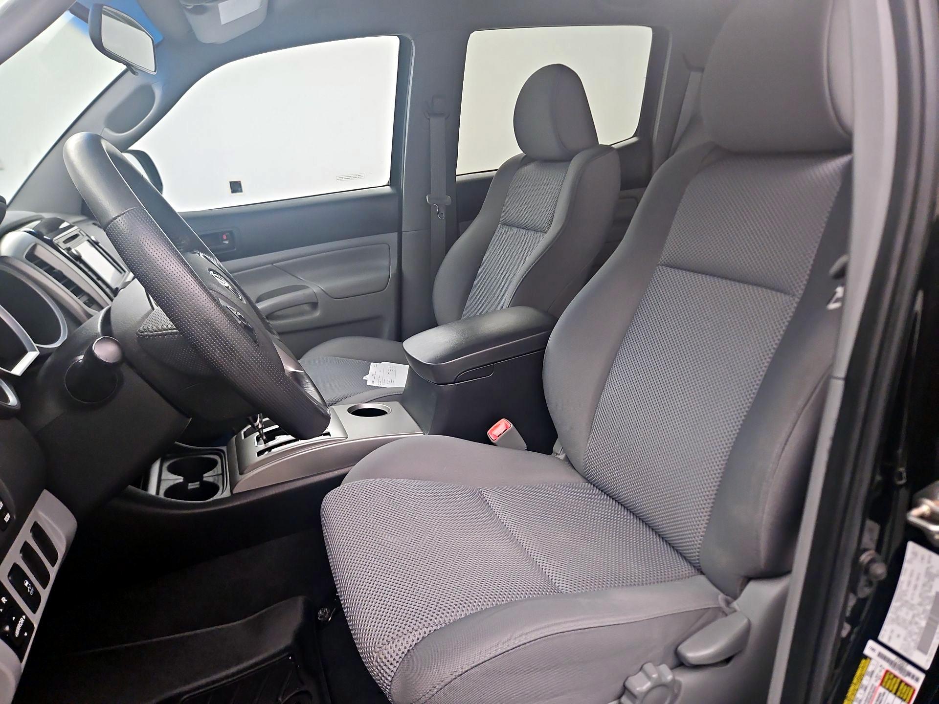 Thumbnail: 2015 Toyota Tacoma - 11