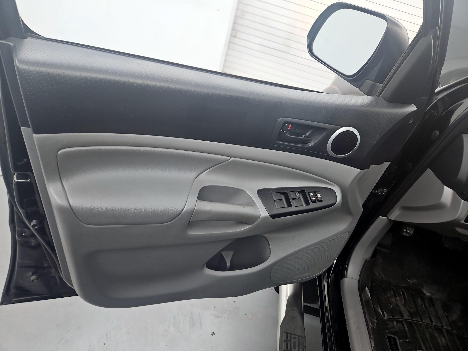 Thumbnail: 2015 Toyota Tacoma - 12