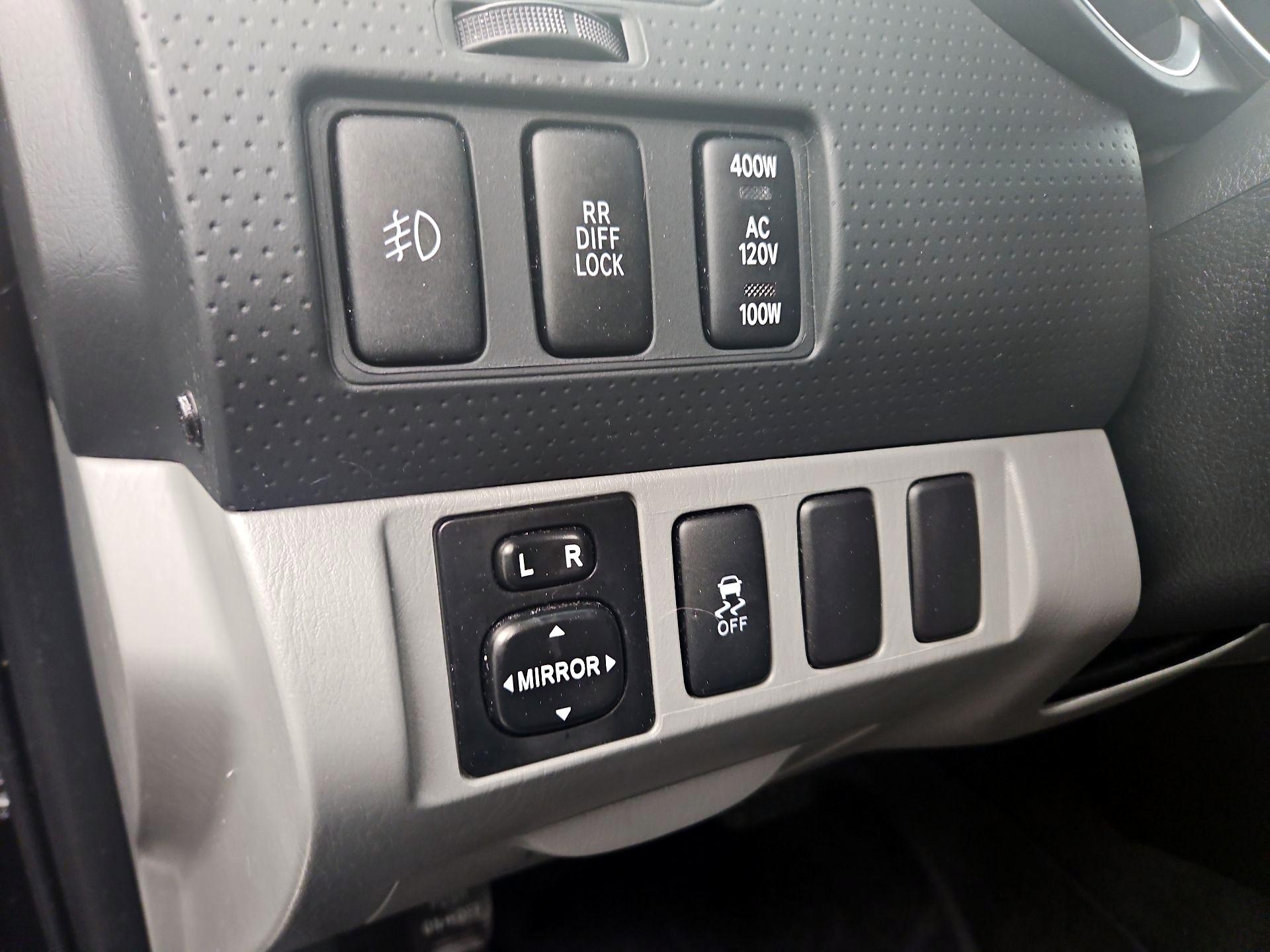 Thumbnail: 2015 Toyota Tacoma - 13