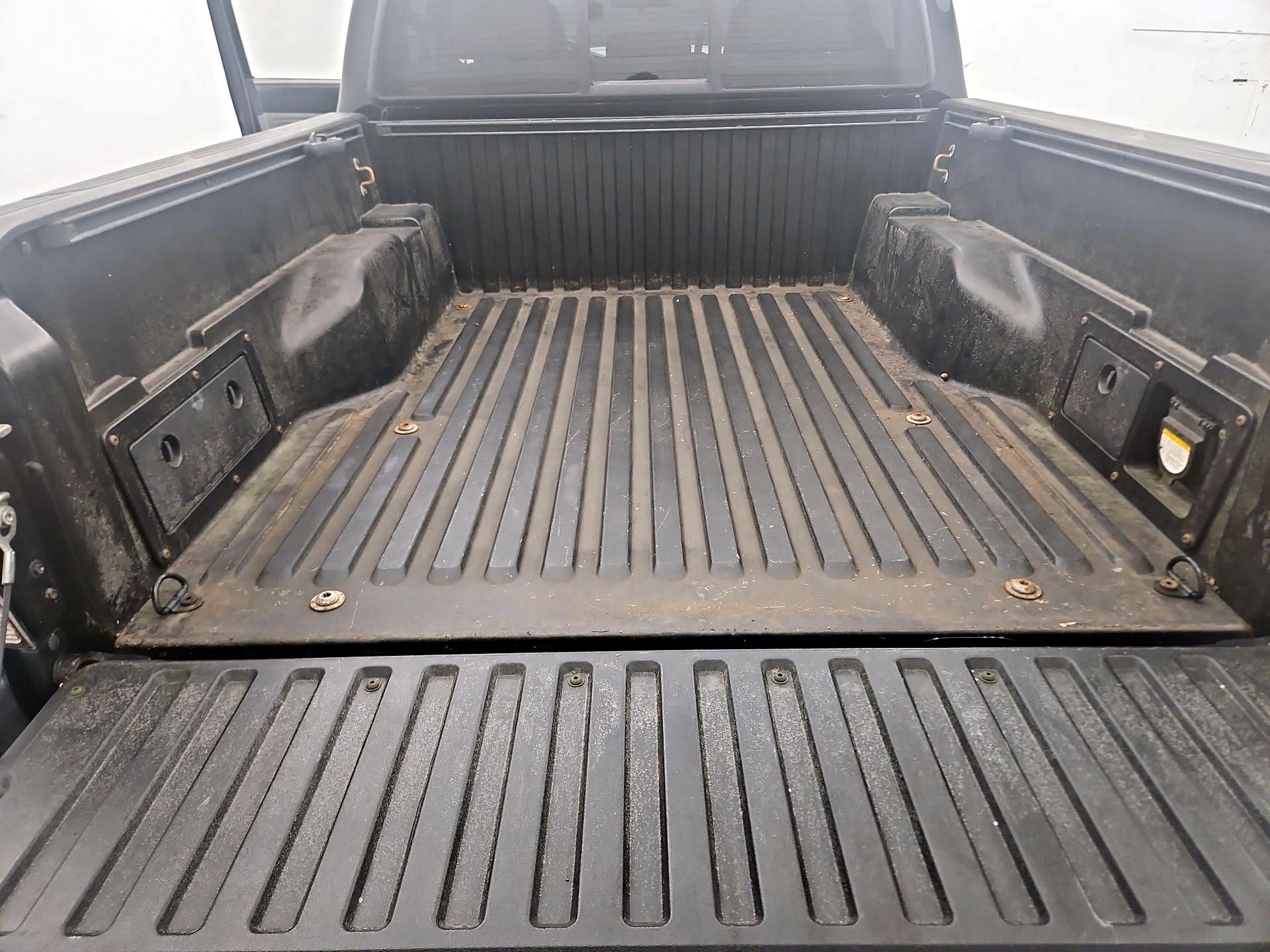 Thumbnail: 2015 Toyota Tacoma - 19