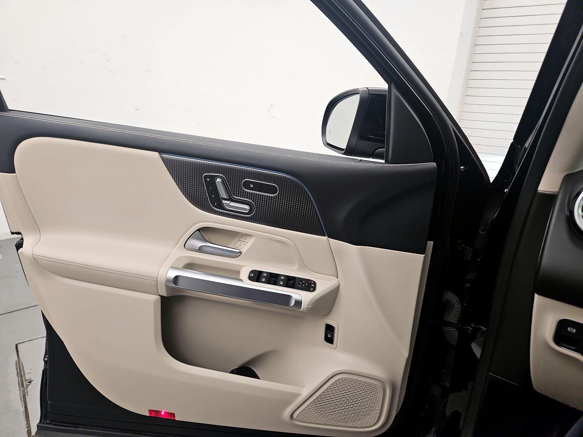 Thumbnail: 2021 Mercedes-Benz GLB - 12