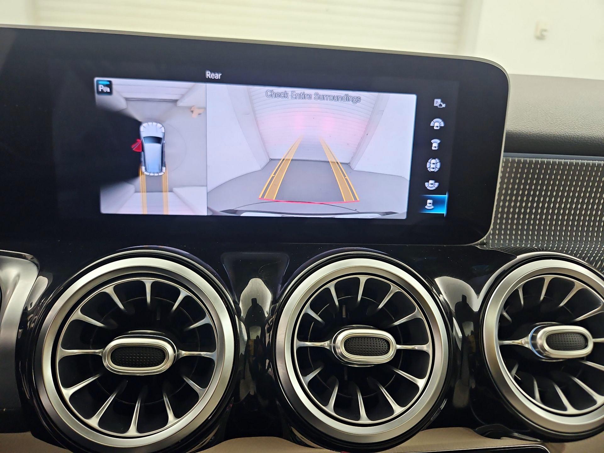 Thumbnail: 2021 Mercedes-Benz GLB - 13