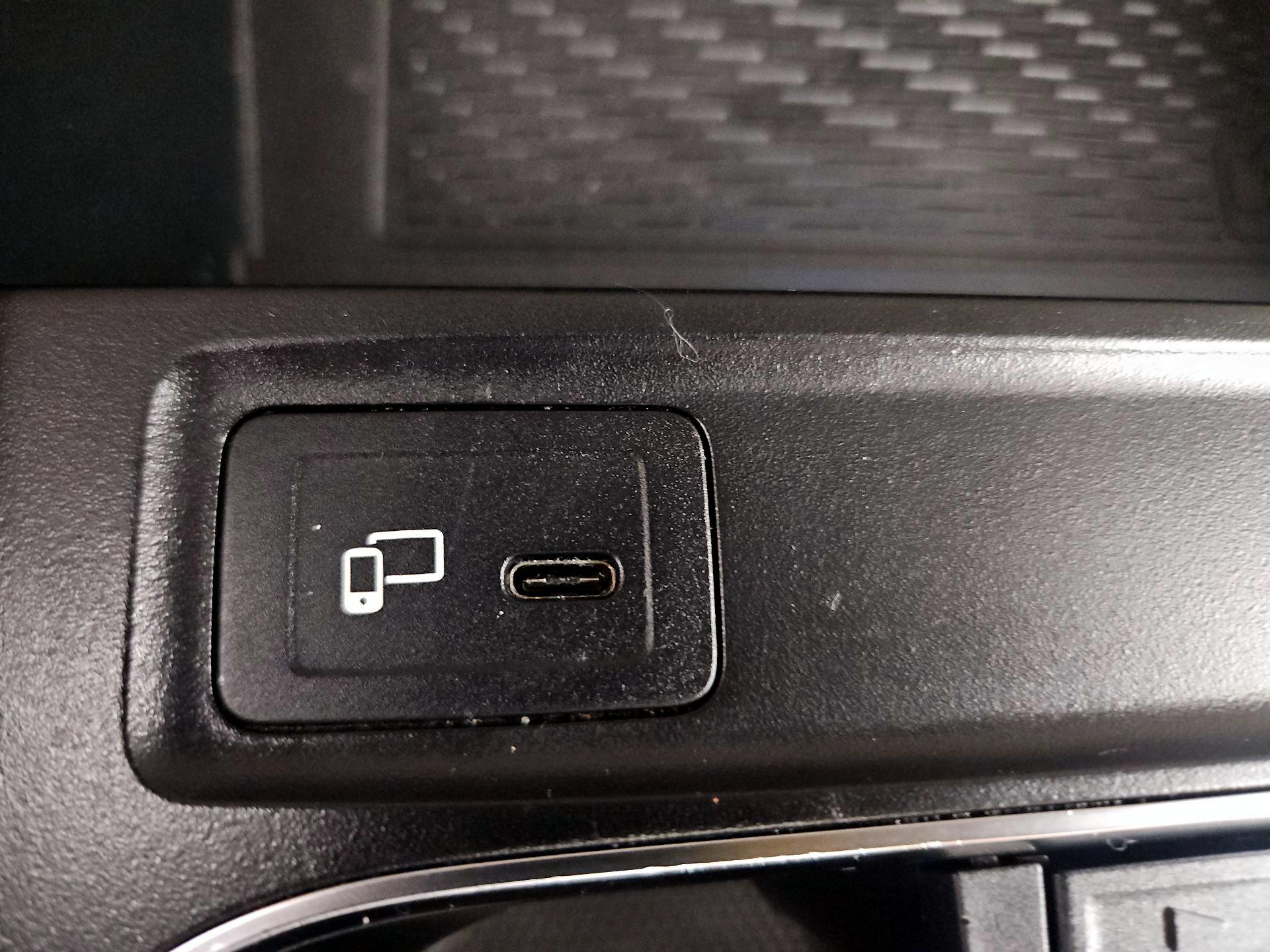 Thumbnail: 2021 Mercedes-Benz GLB - 17