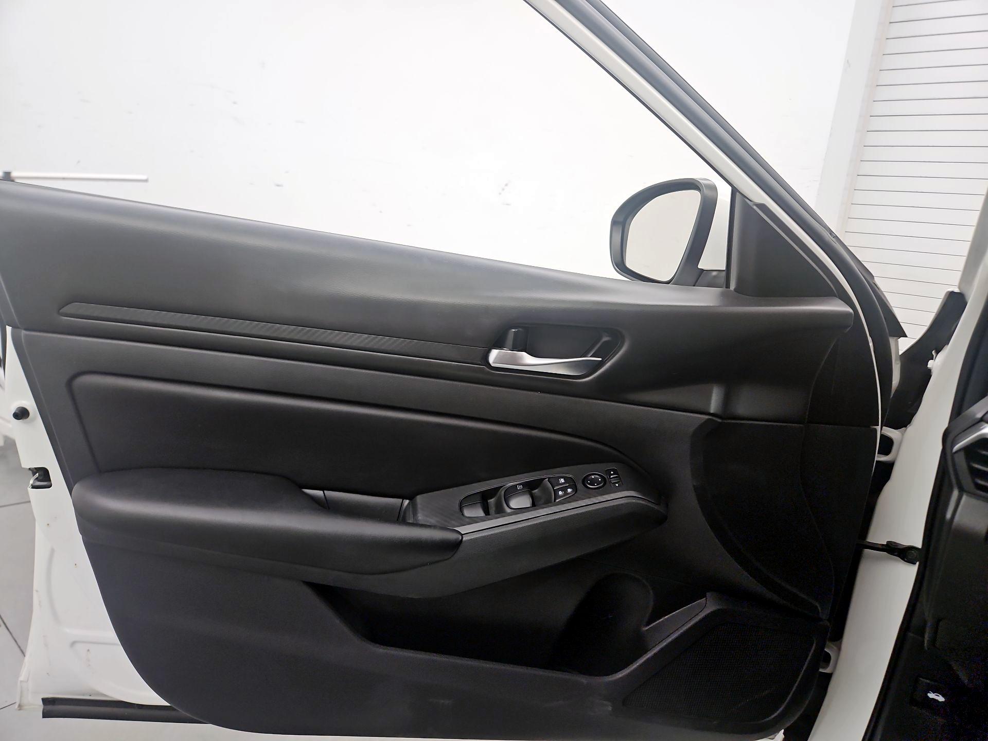 Thumbnail: 2021 Nissan Altima - 12