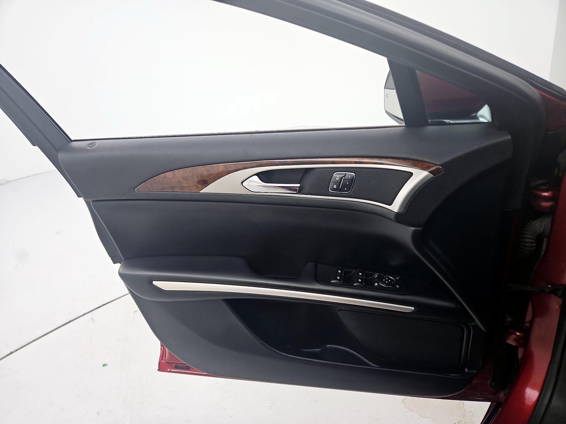 Thumbnail: 2016 Lincoln MKZ - 12