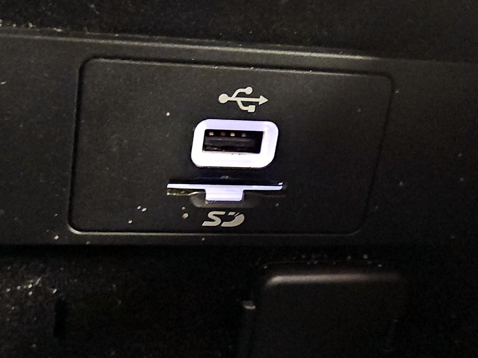 Thumbnail: 2016 Lincoln MKZ - 18