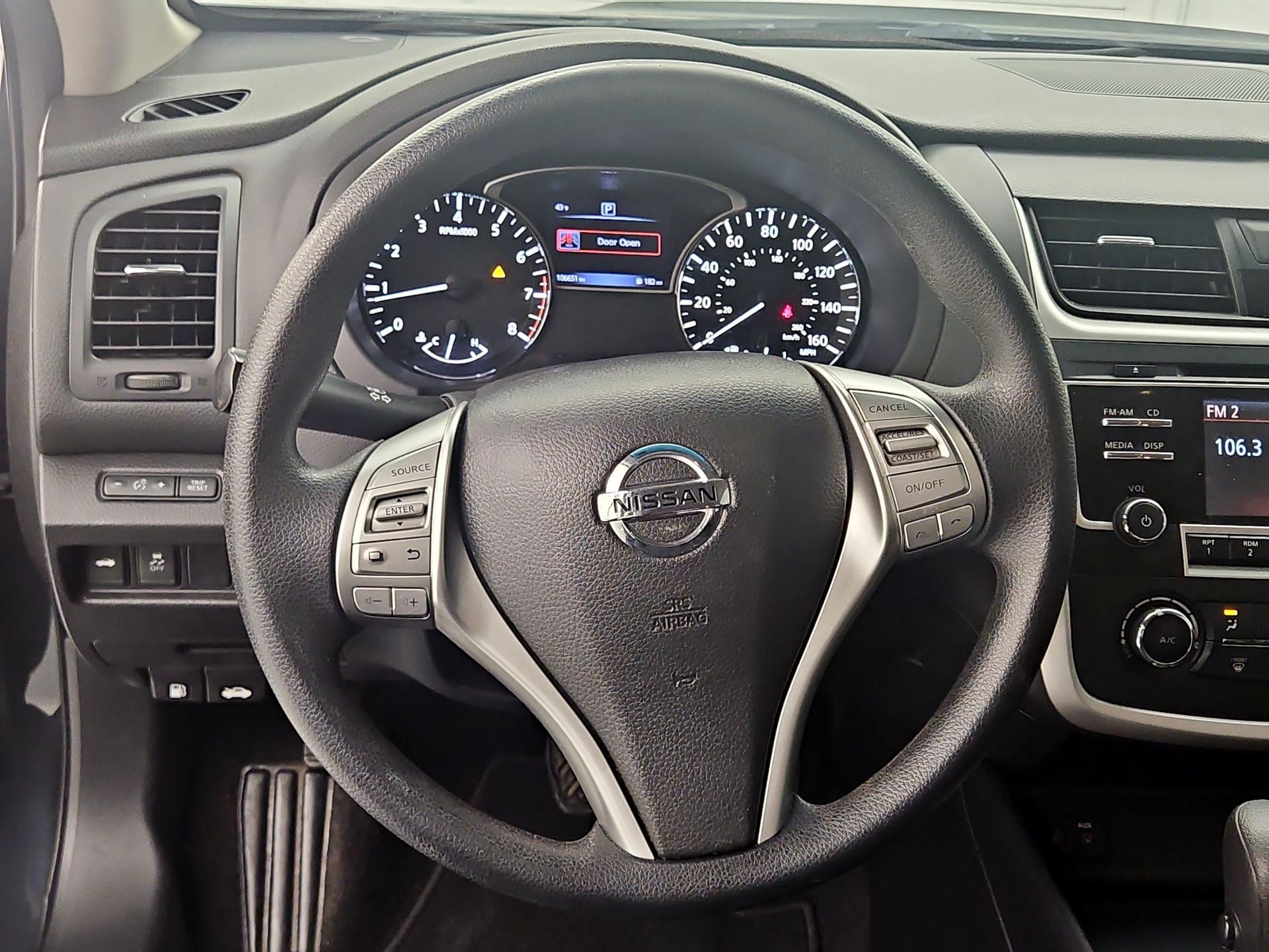 Thumbnail: 2017 Nissan Altima - 10