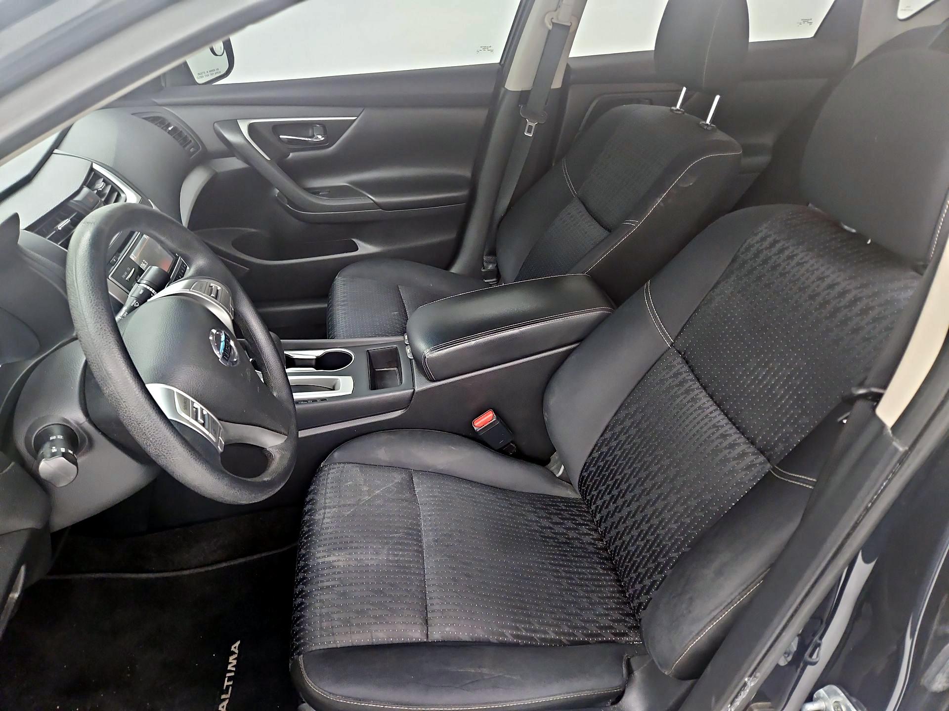 Thumbnail: 2017 Nissan Altima - 11