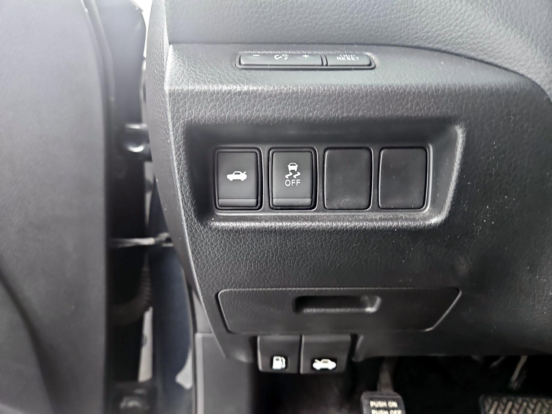 Thumbnail: 2017 Nissan Altima - 13