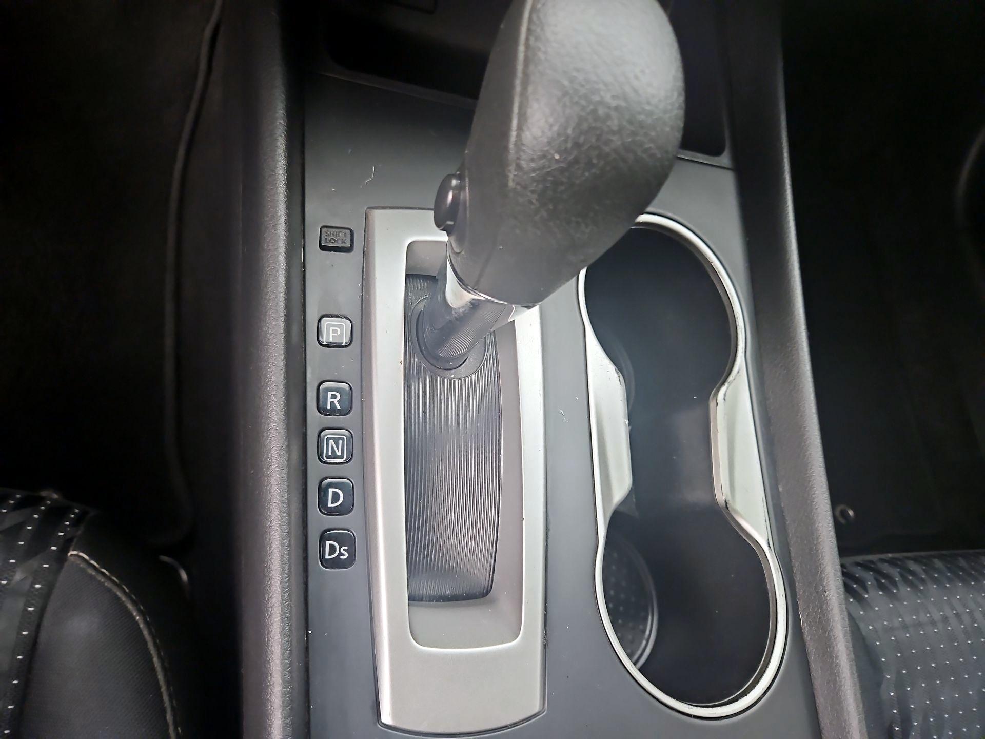 Thumbnail: 2017 Nissan Altima - 17