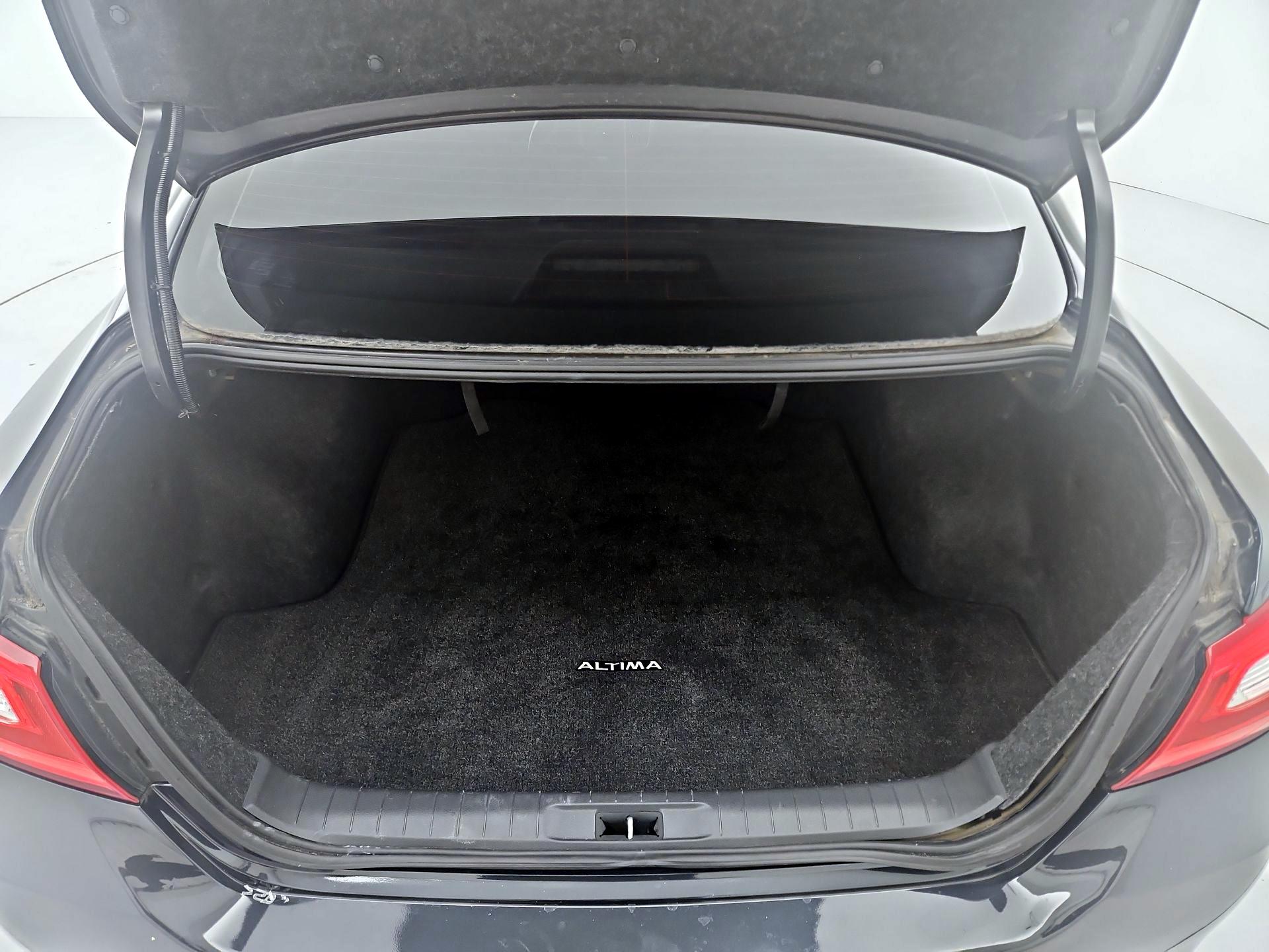 Thumbnail: 2017 Nissan Altima - 20