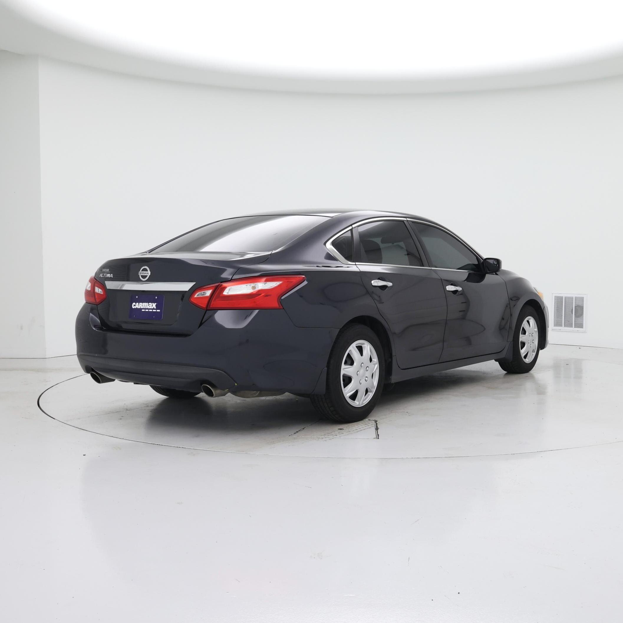 Thumbnail: 2017 Nissan Altima - 8