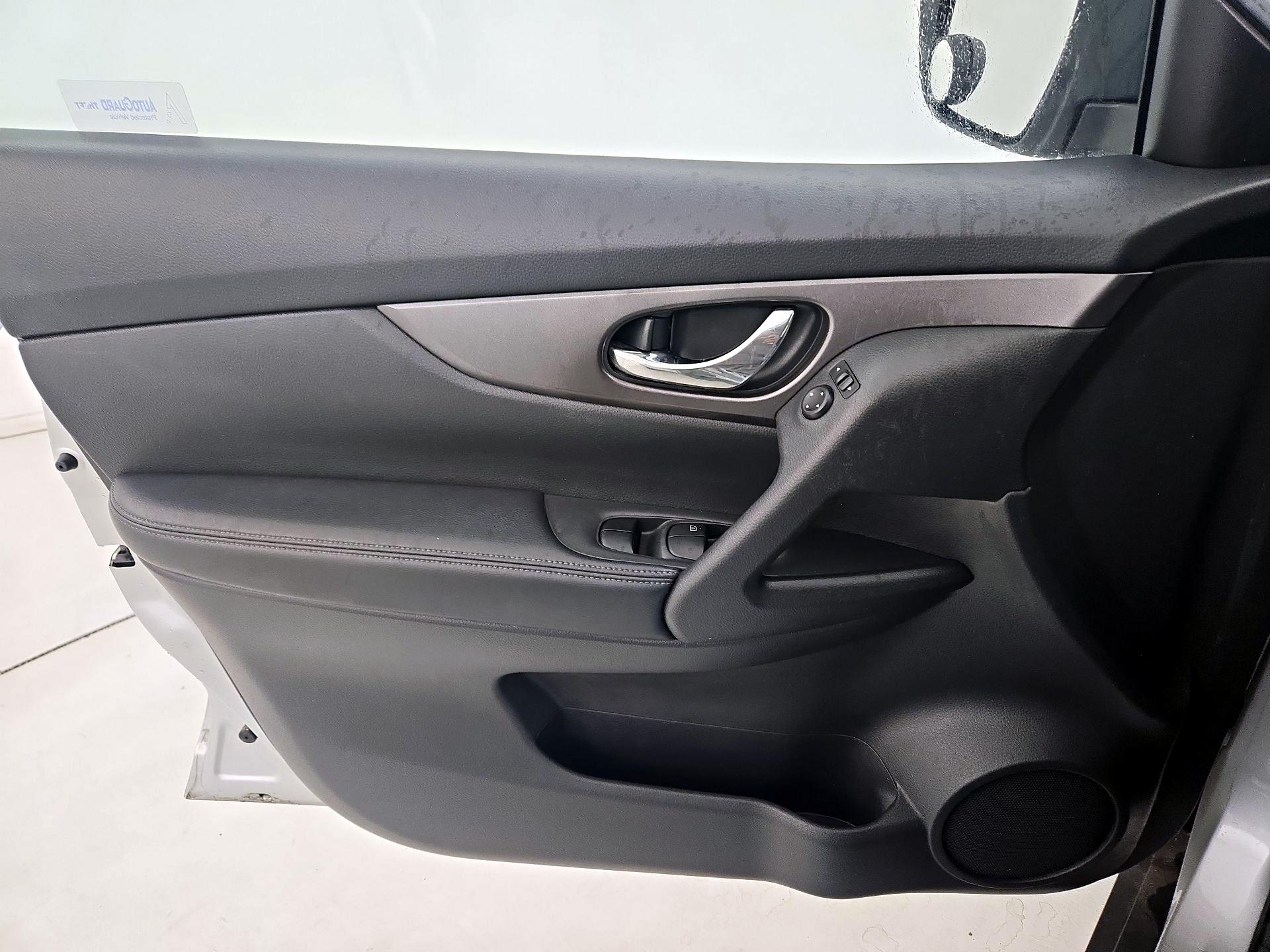 Thumbnail: 2016 Nissan Rogue - 12