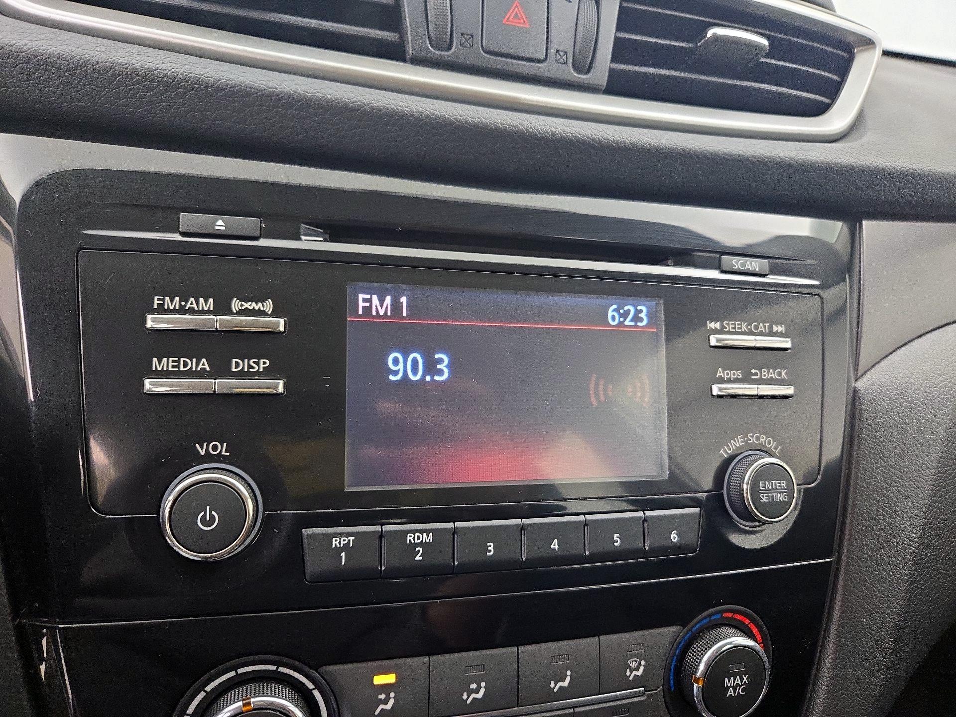 Thumbnail: 2016 Nissan Rogue - 15