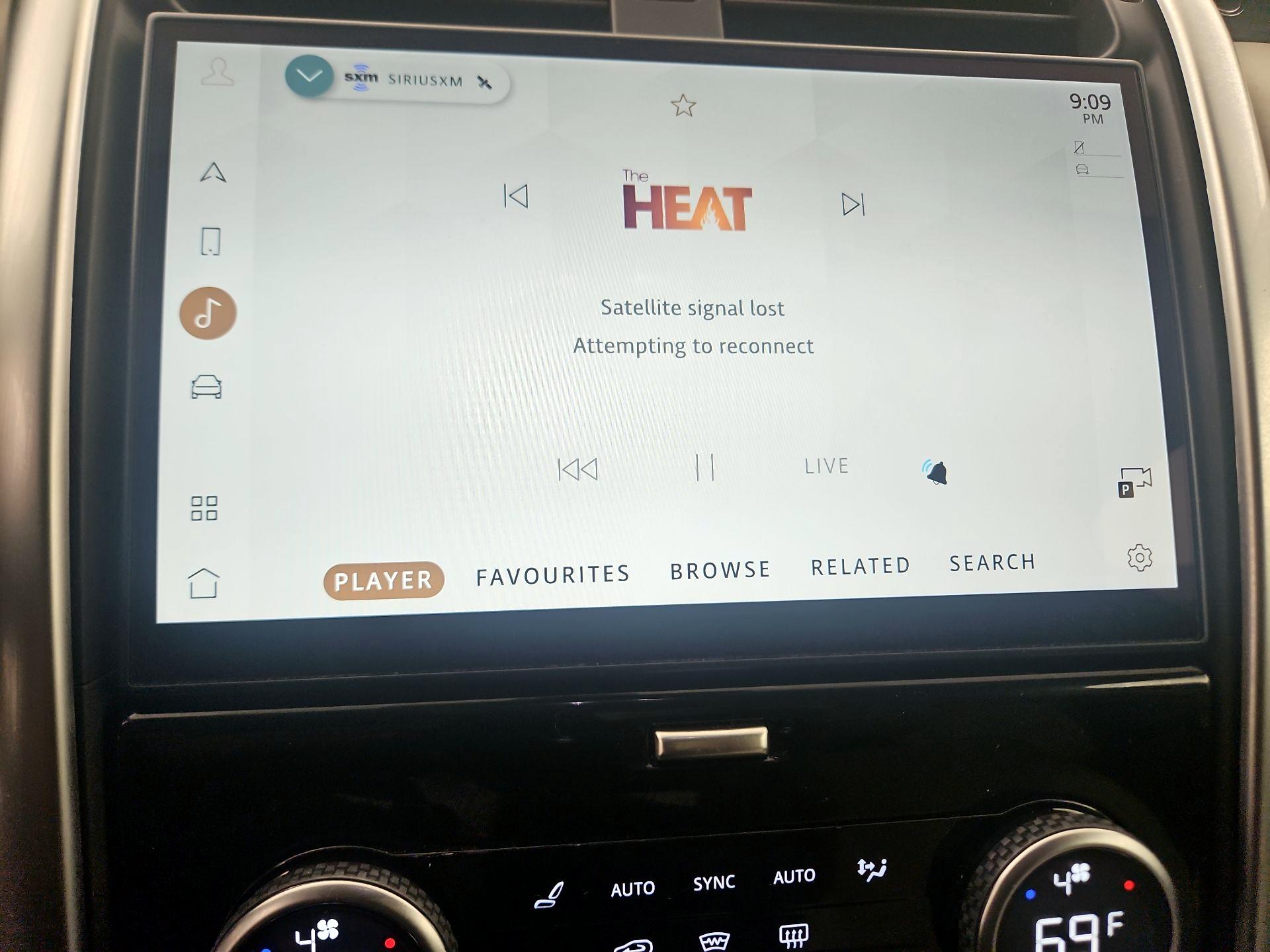 Thumbnail: 2023 Land Rover Discovery - 16