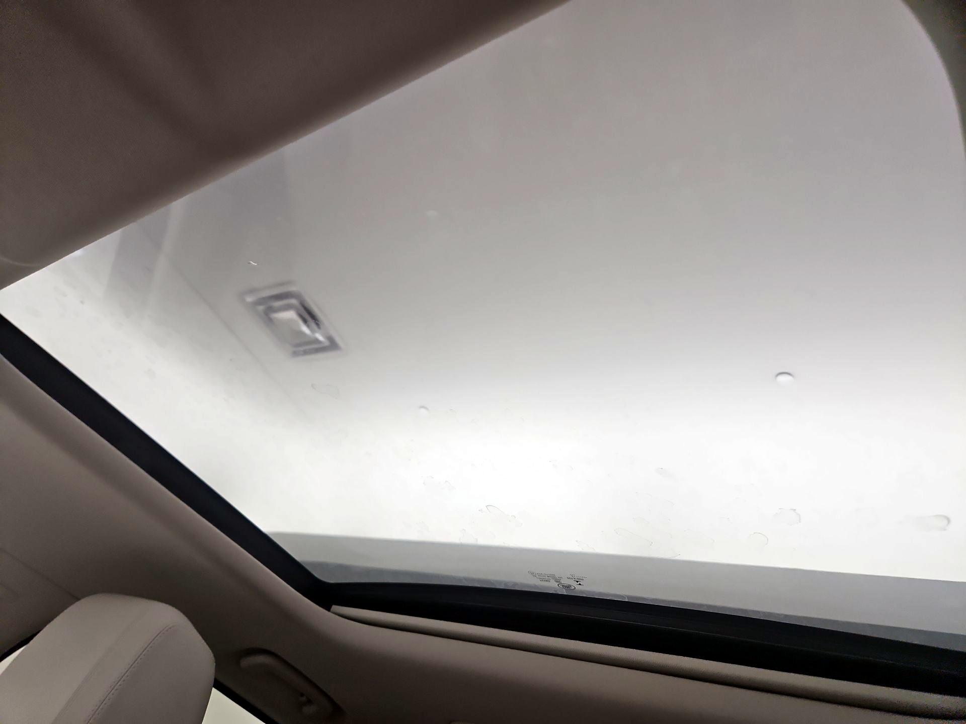 Thumbnail: 2023 Land Rover Discovery - 20