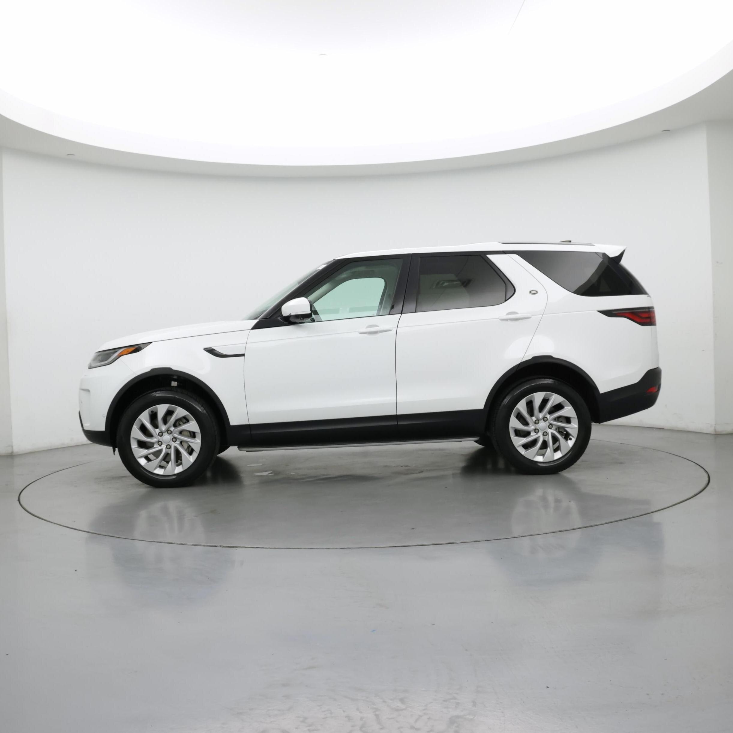 Thumbnail: 2023 Land Rover Discovery - 3