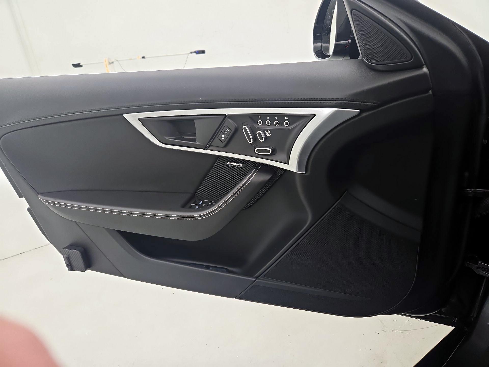 Thumbnail: 2018 Jaguar F-Type - 12