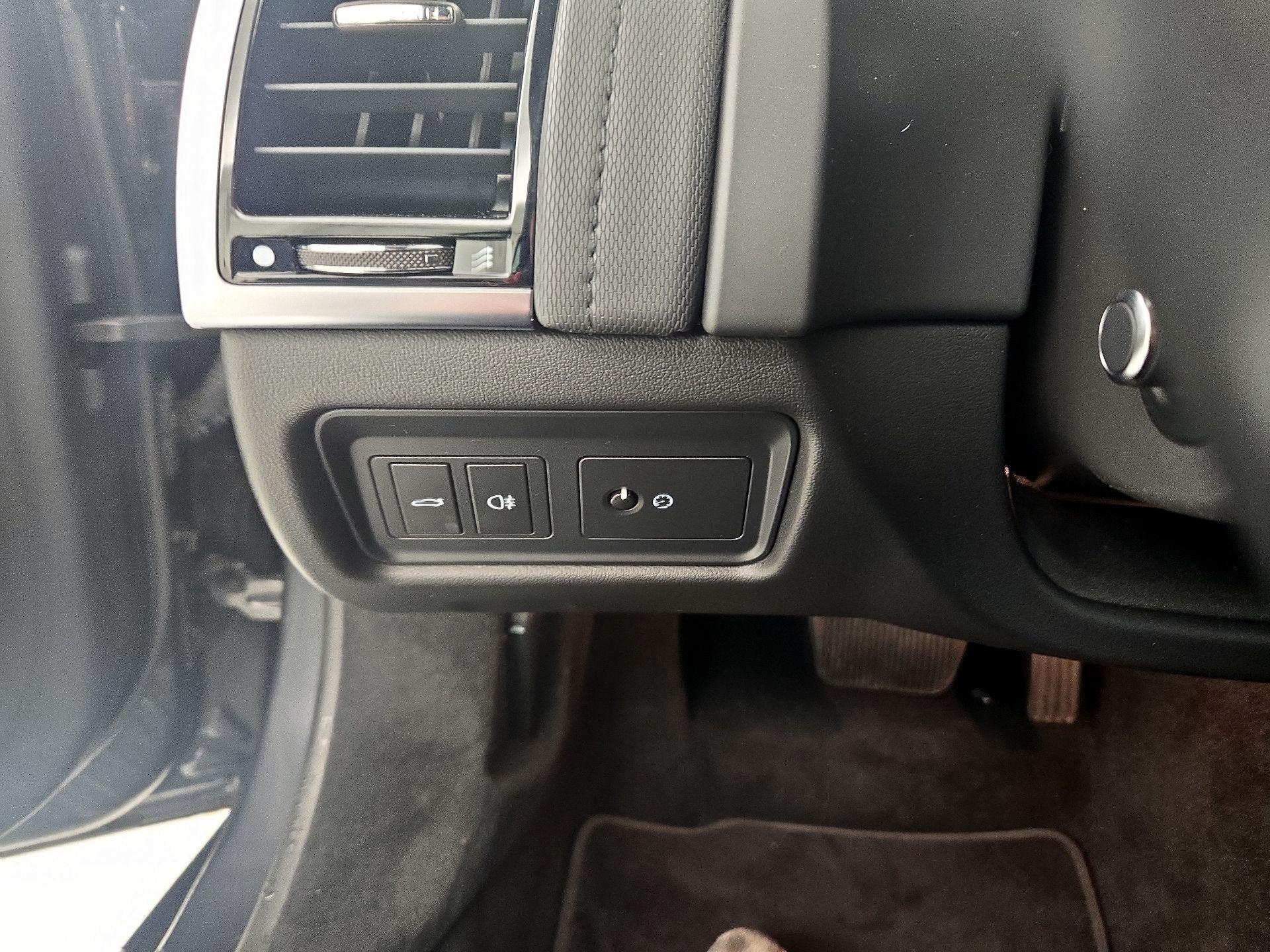 Thumbnail: 2018 Jaguar F-Type - 13