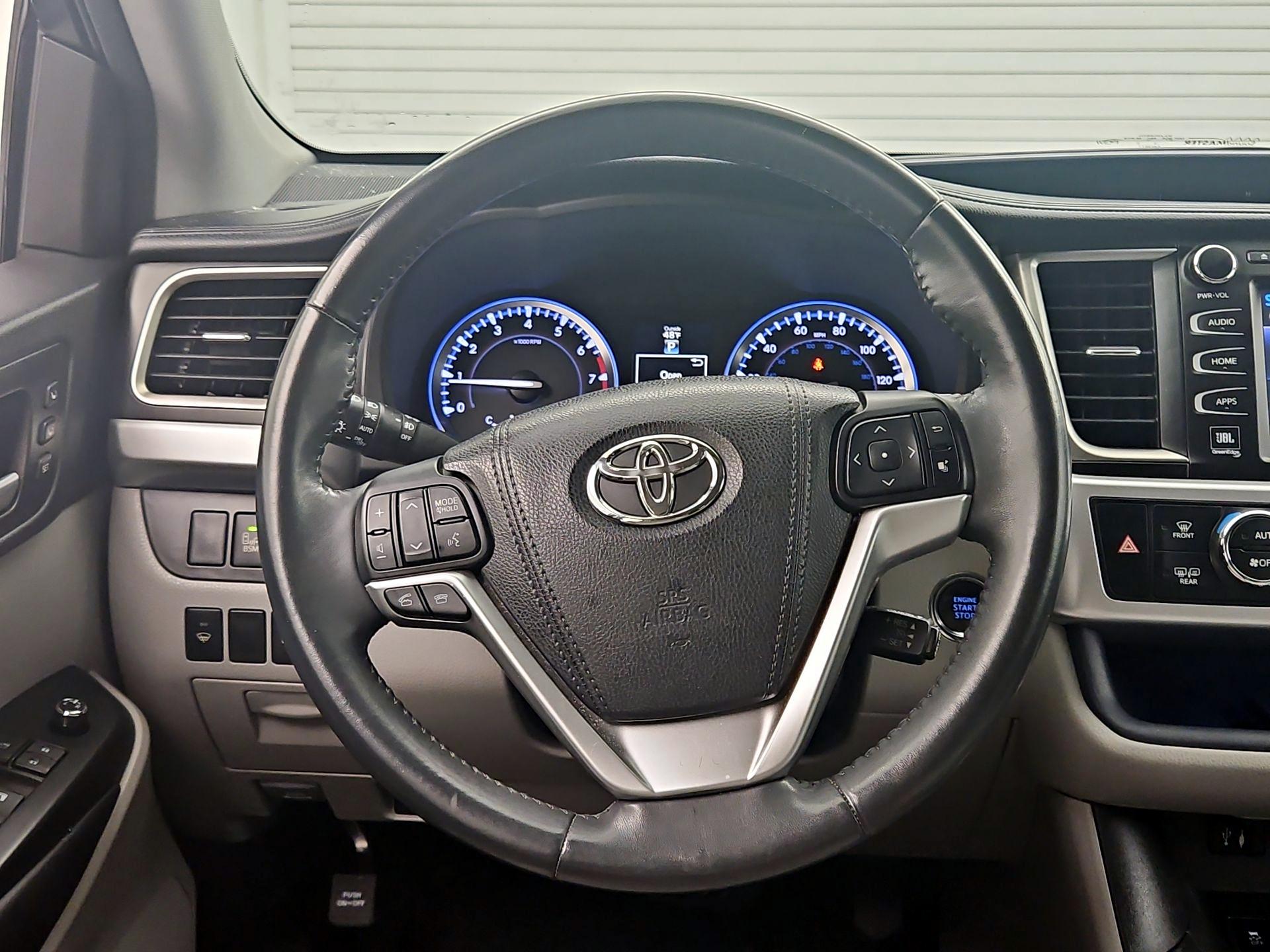 Thumbnail: 2015 Toyota Highlander - 10
