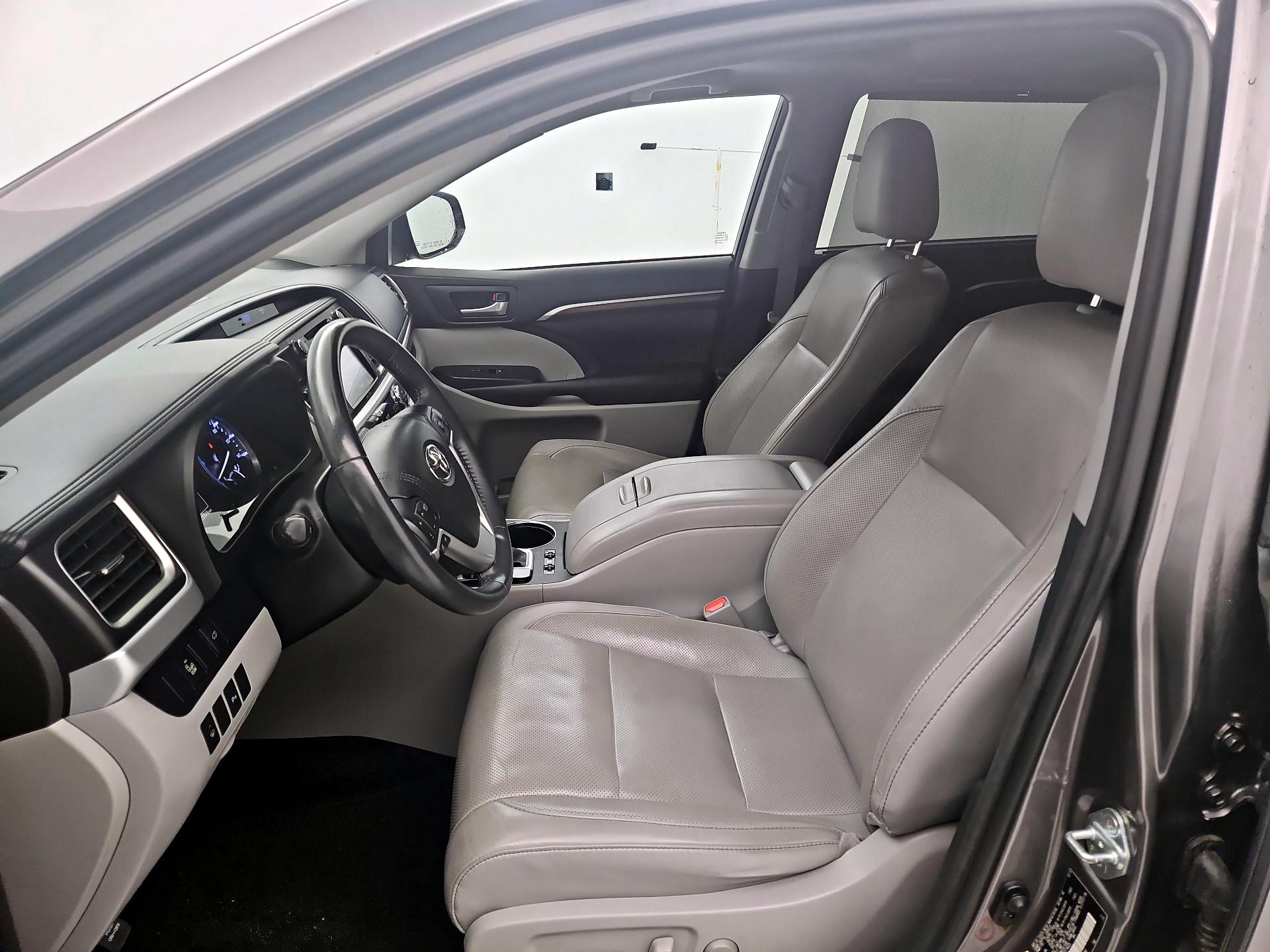 Thumbnail: 2015 Toyota Highlander - 11