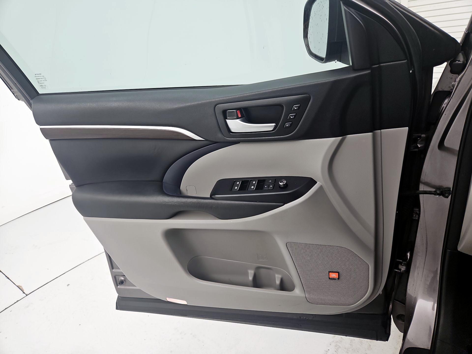 Thumbnail: 2015 Toyota Highlander - 12