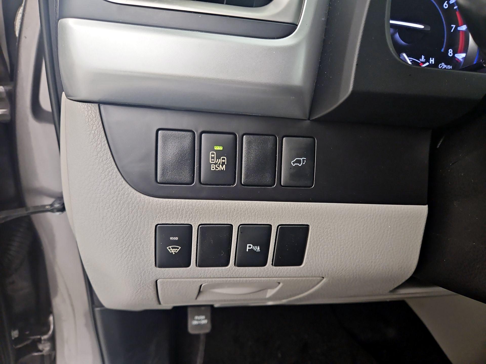 Thumbnail: 2015 Toyota Highlander - 13