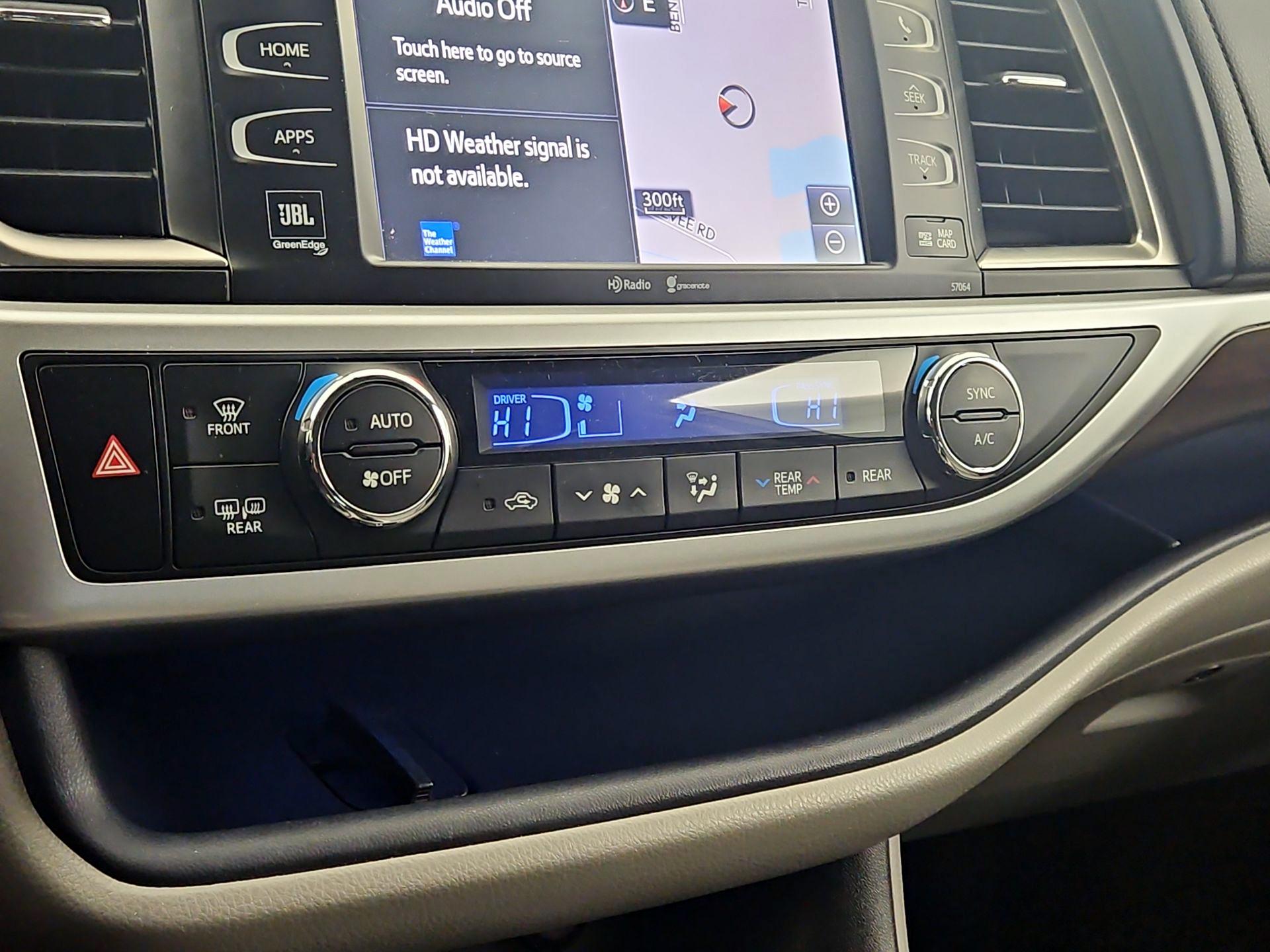 Thumbnail: 2015 Toyota Highlander - 16