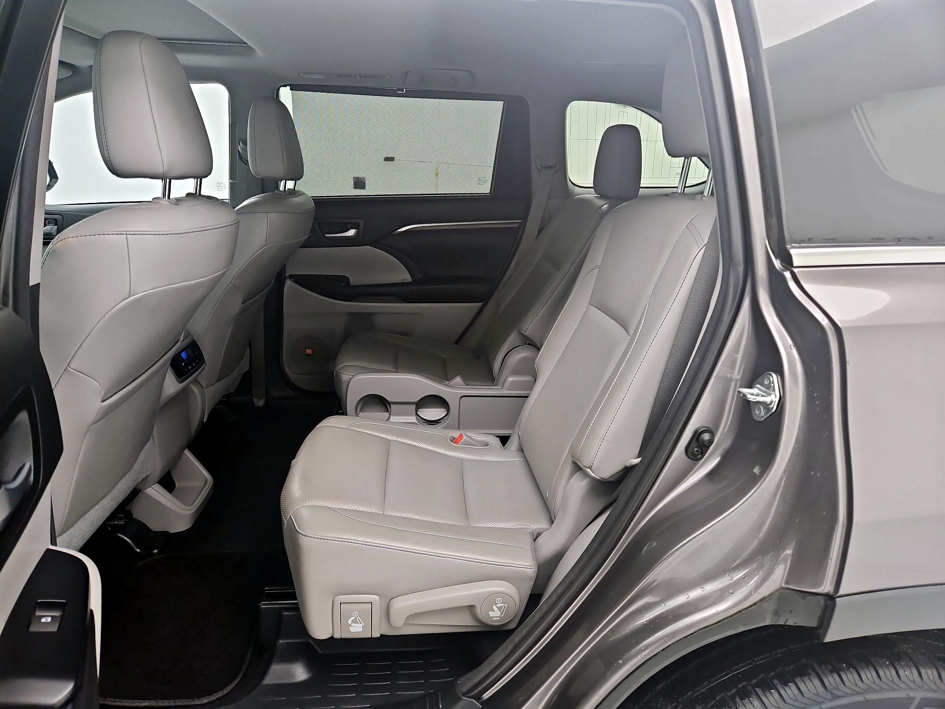 Thumbnail: 2015 Toyota Highlander - 20