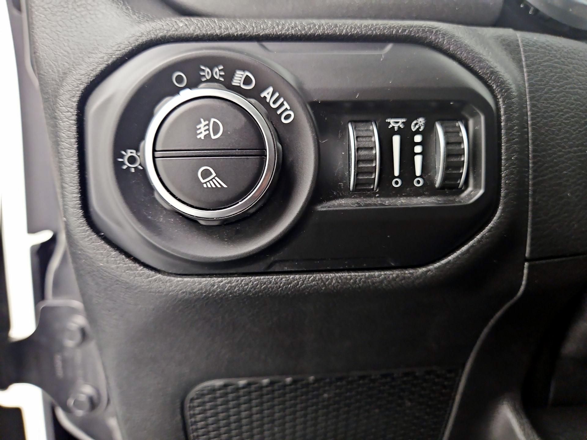 Thumbnail: 2021 Jeep Gladiator - 13