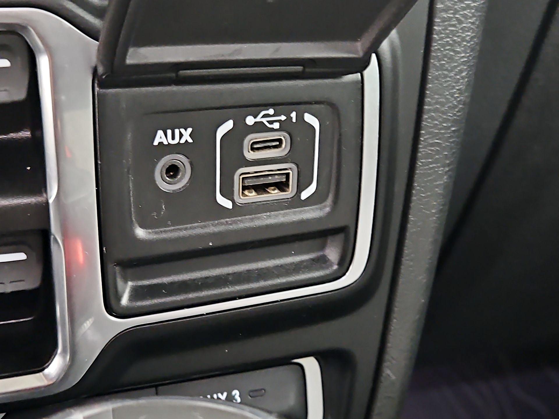 Thumbnail: 2021 Jeep Gladiator - 19