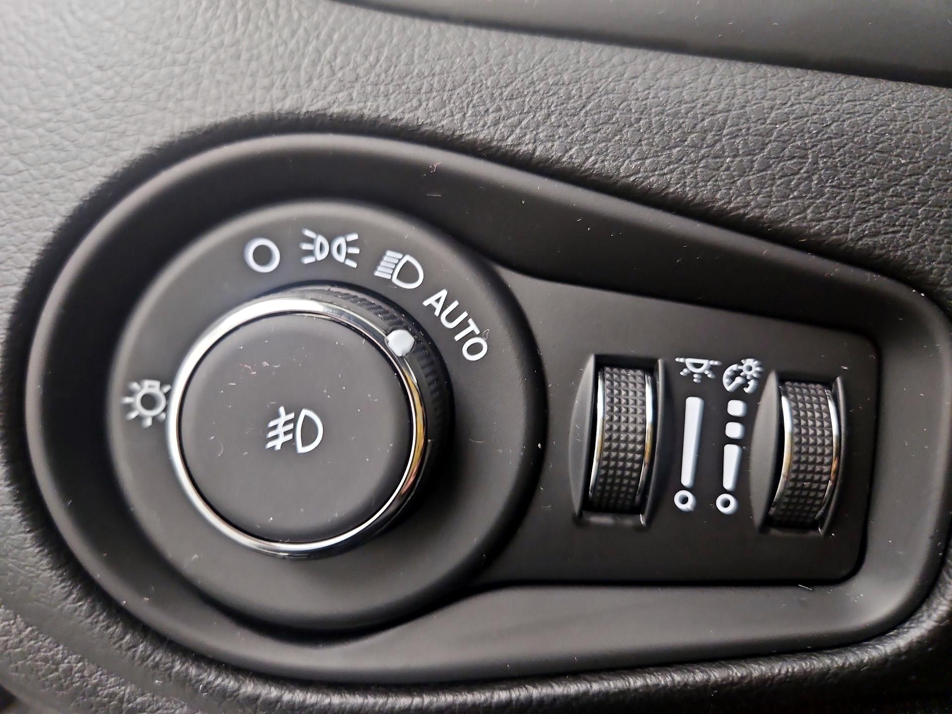 Thumbnail: 2023 Jeep Renegade - 13