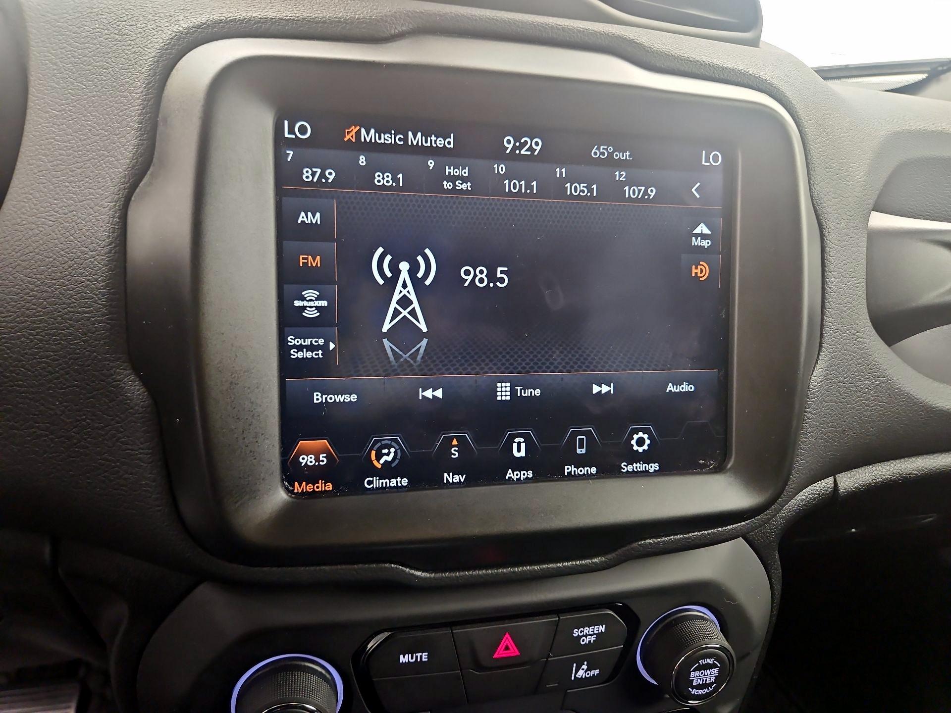 Thumbnail: 2023 Jeep Renegade - 15