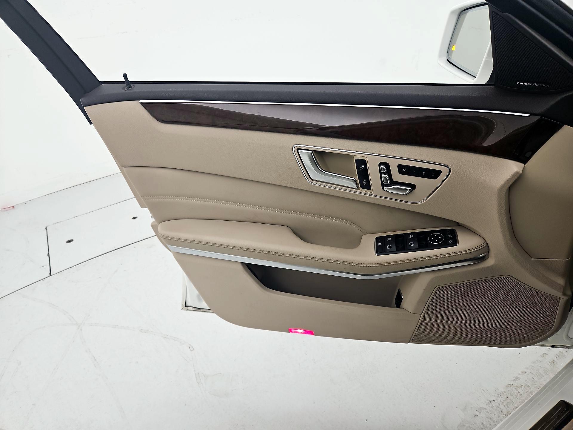 Thumbnail: 2016 Mercedes-Benz E-Class - 12