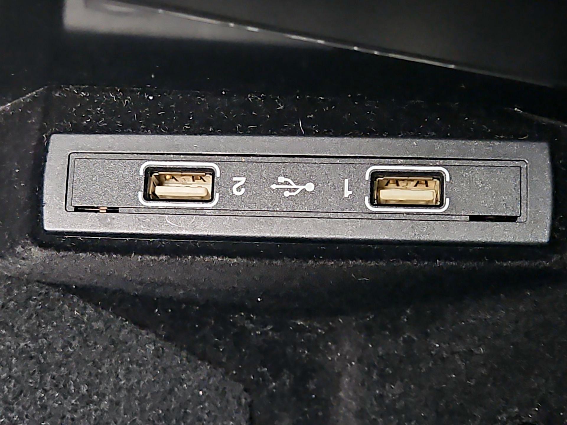 Thumbnail: 2016 Mercedes-Benz E-Class - 19