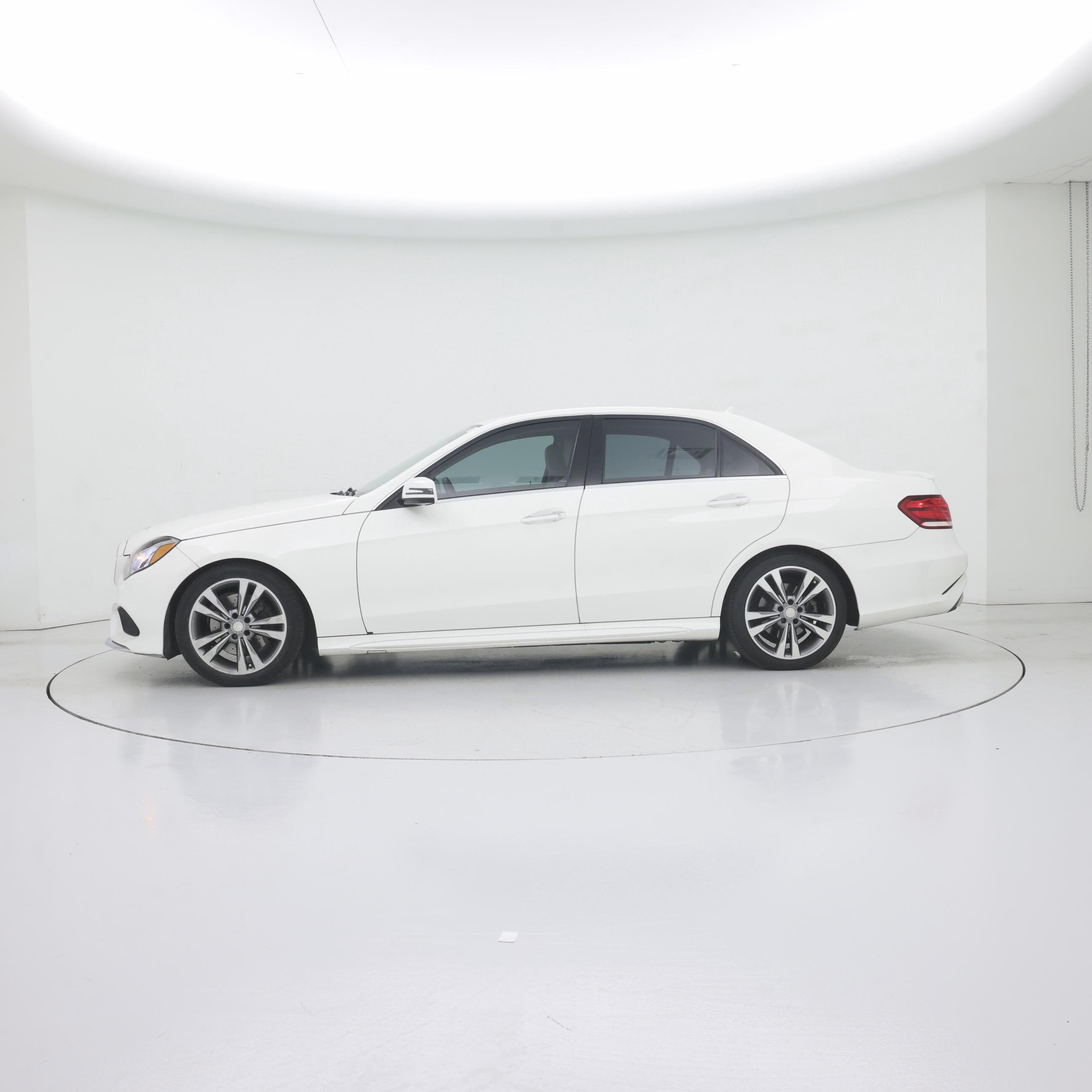 Thumbnail: 2016 Mercedes-Benz E-Class - 3