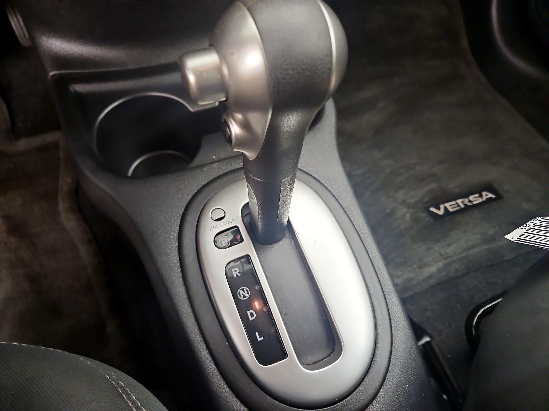 Thumbnail: 2015 Nissan Versa - 16