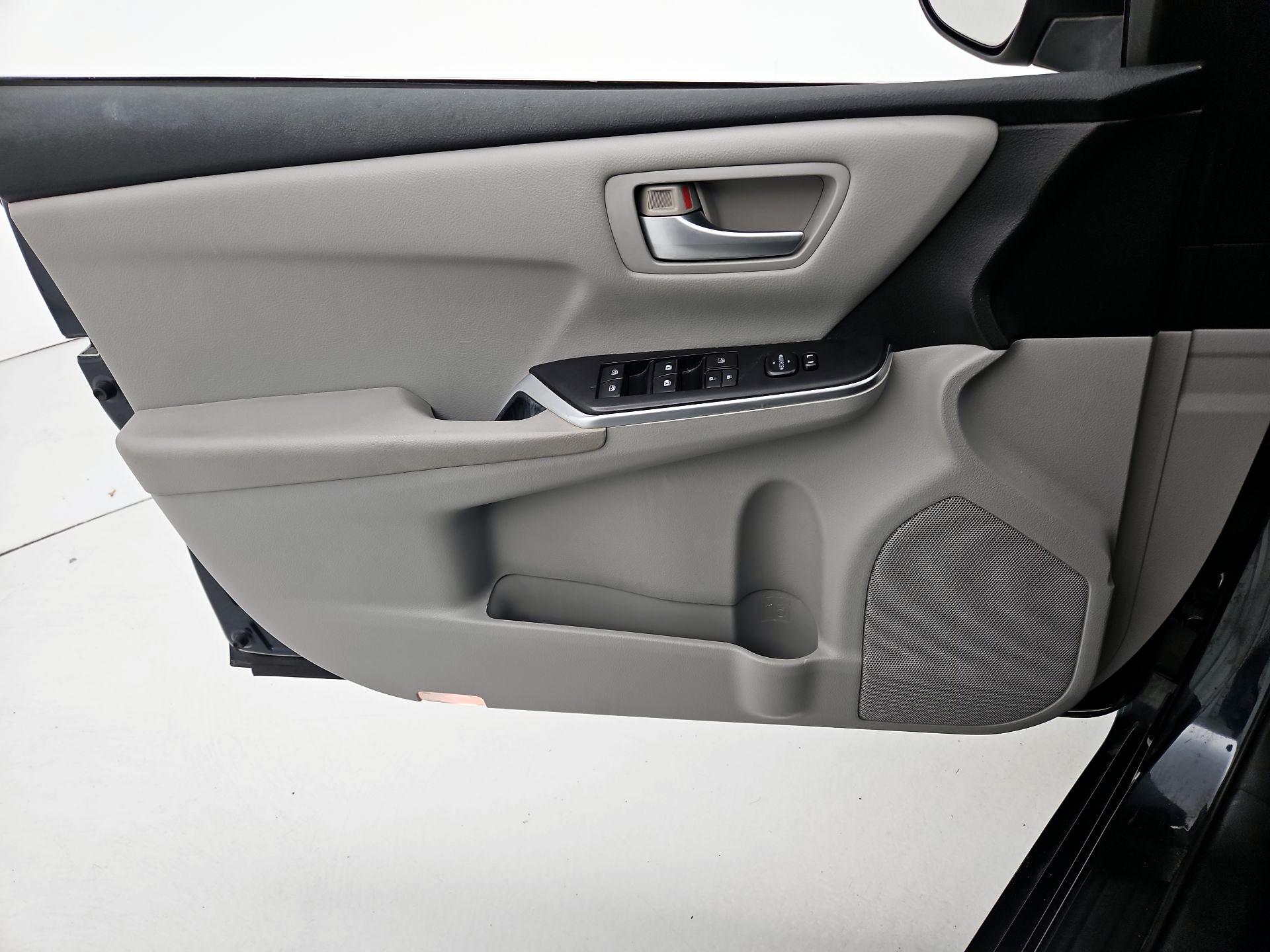 Thumbnail: 2015 Toyota Camry - 12