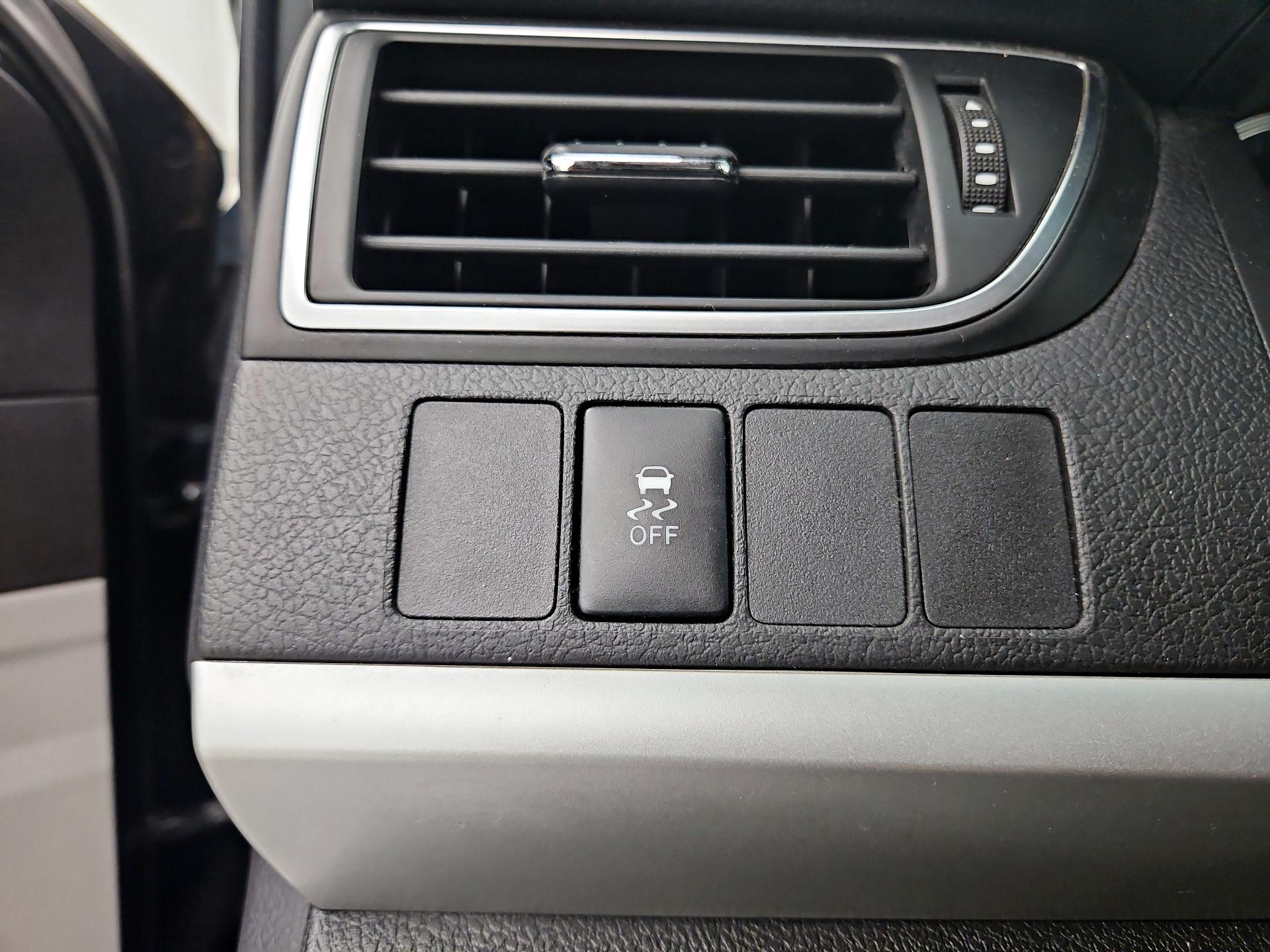 Thumbnail: 2015 Toyota Camry - 13