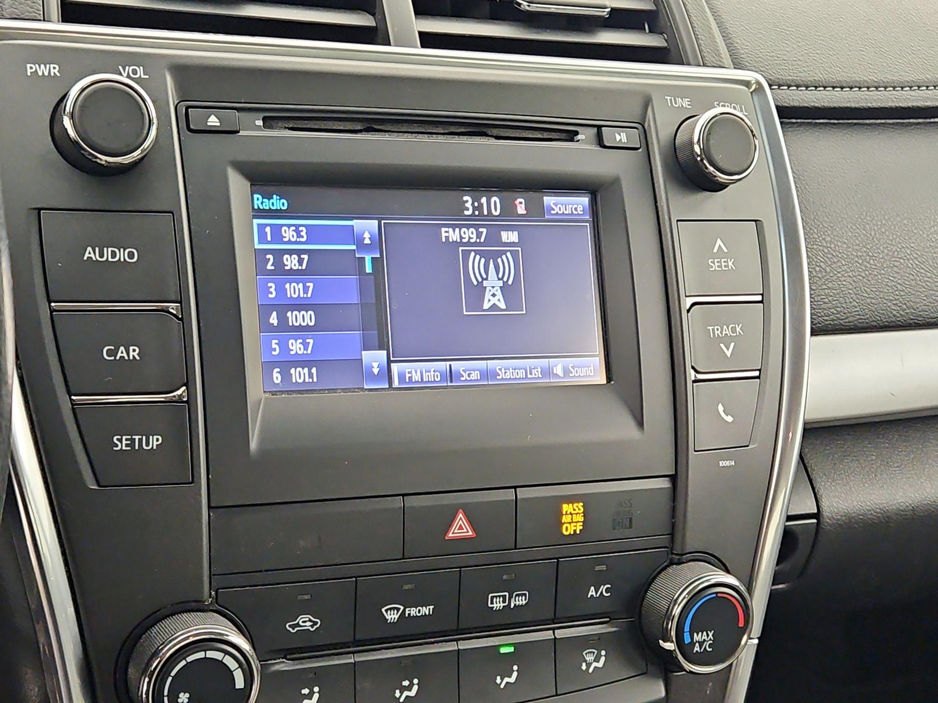 Thumbnail: 2015 Toyota Camry - 15