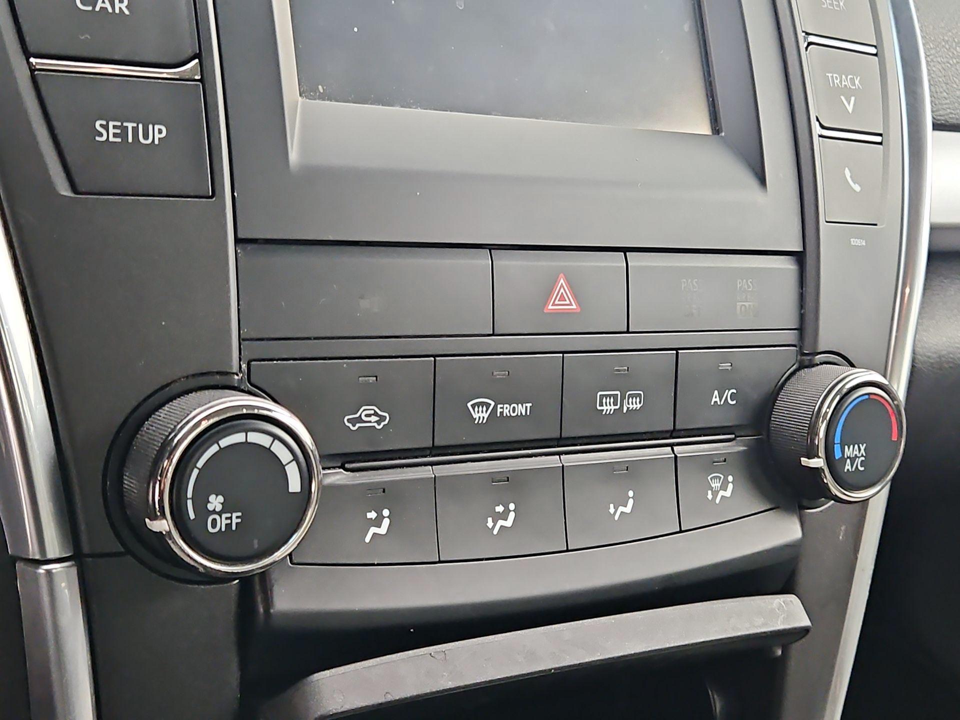 Thumbnail: 2015 Toyota Camry - 16