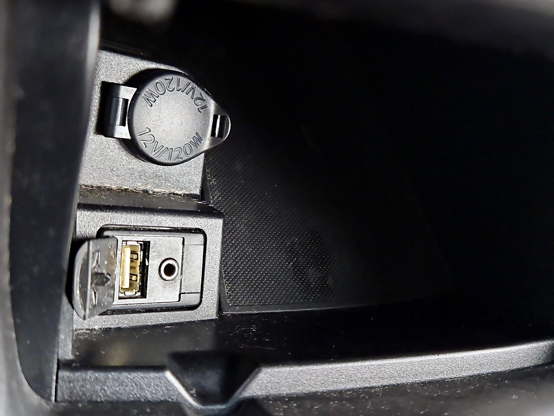 Thumbnail: 2015 Toyota Camry - 18