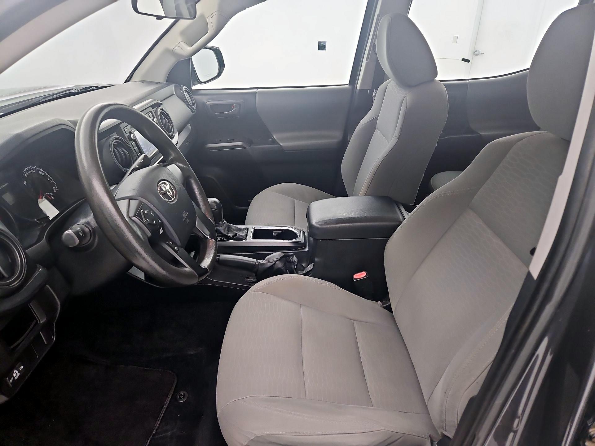 Thumbnail: 2016 Toyota Tacoma - 11