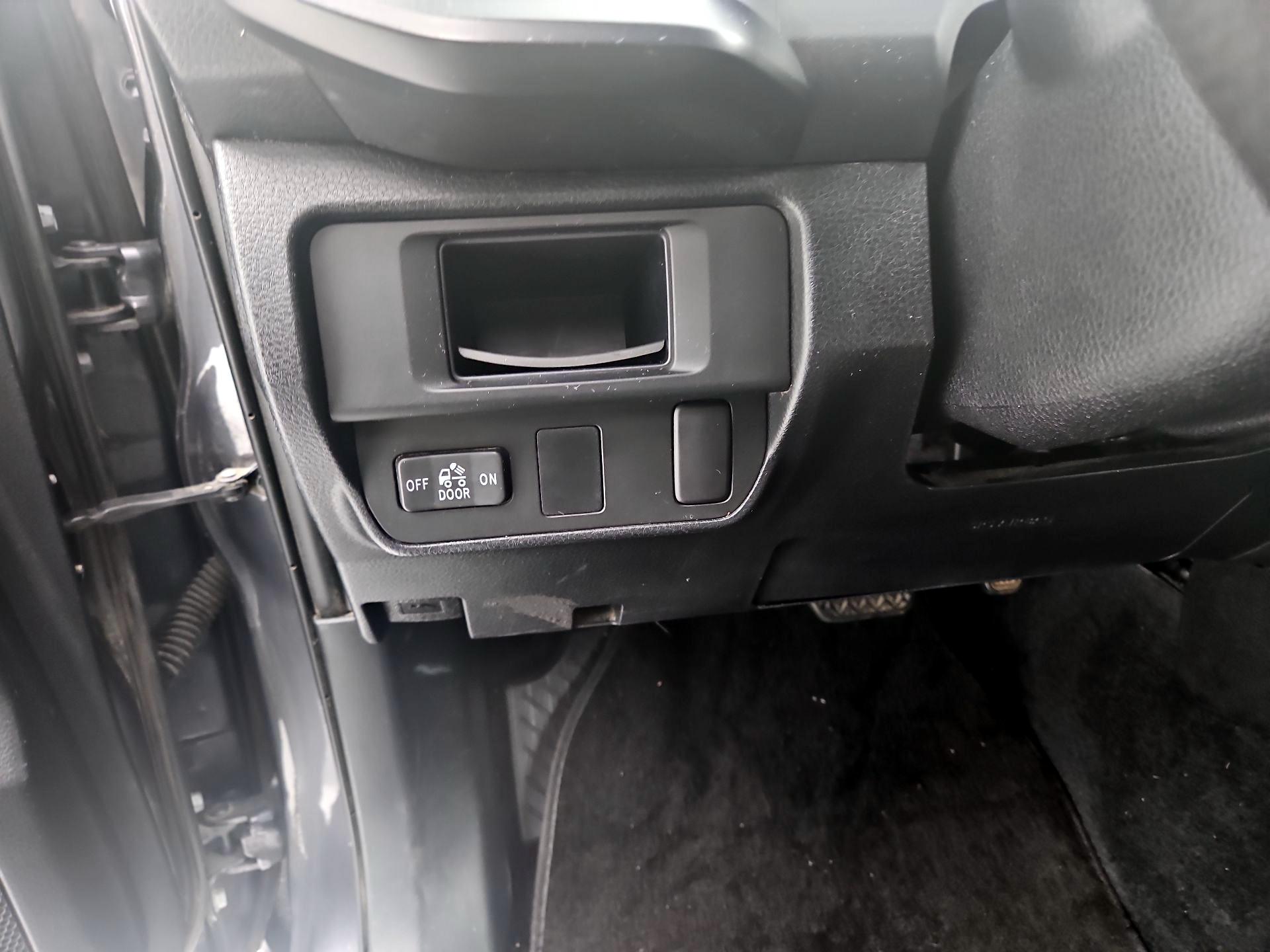 Thumbnail: 2016 Toyota Tacoma - 13