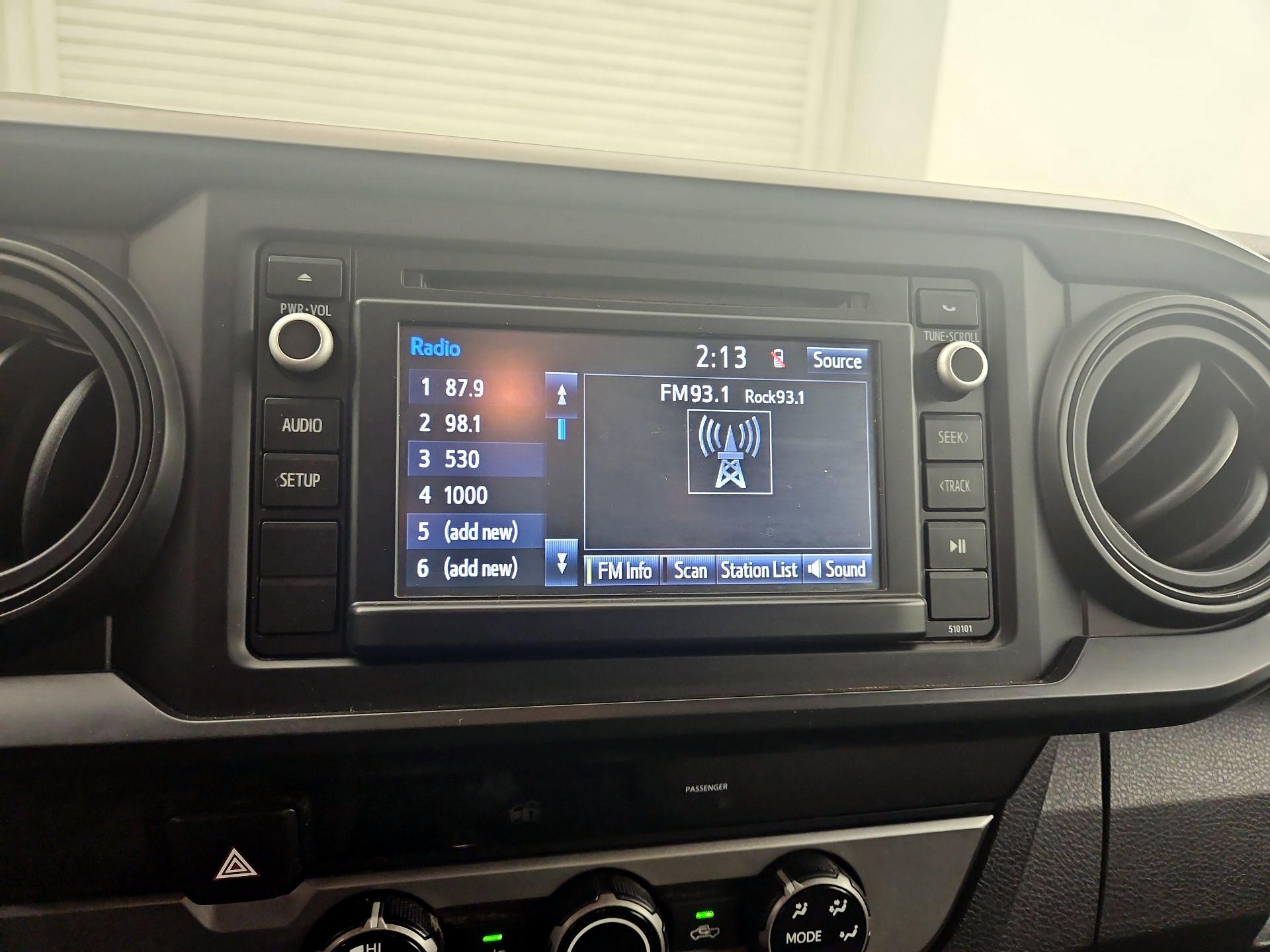 Thumbnail: 2016 Toyota Tacoma - 15