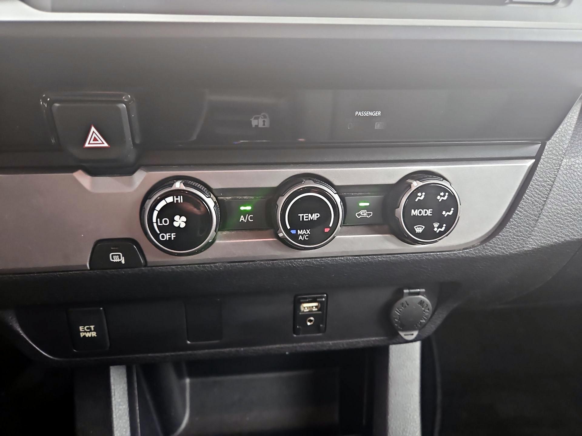 Thumbnail: 2016 Toyota Tacoma - 16