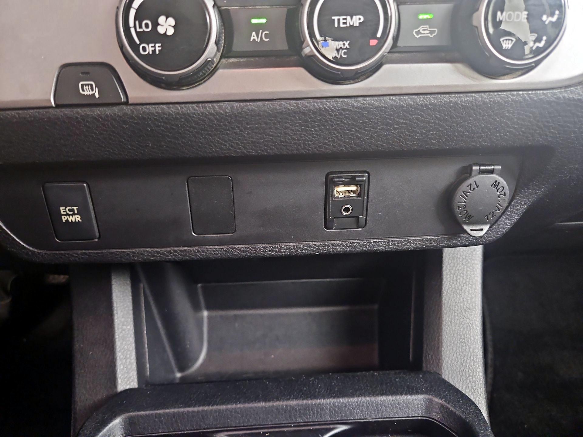 Thumbnail: 2016 Toyota Tacoma - 18