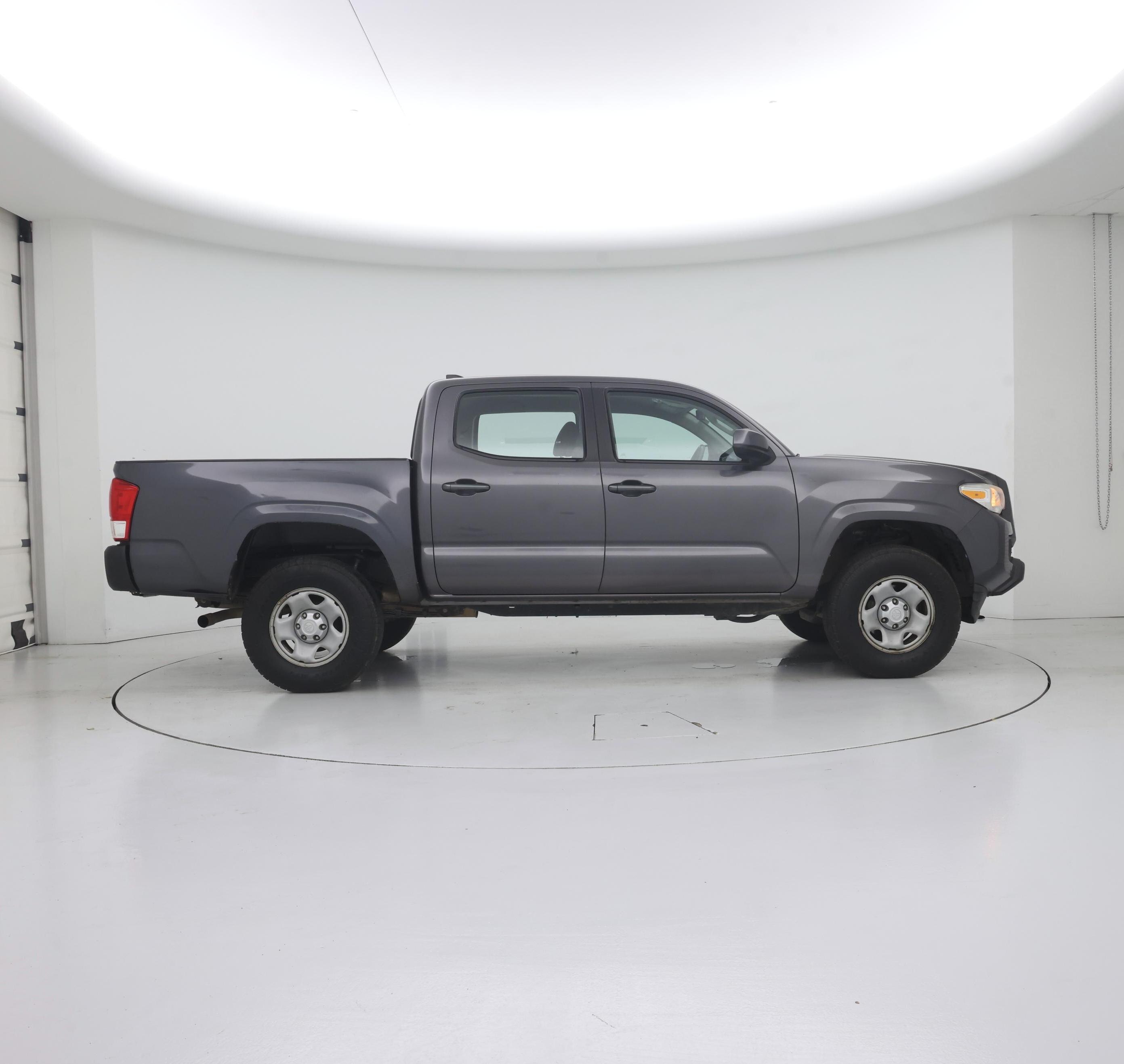 Thumbnail: 2016 Toyota Tacoma - 6