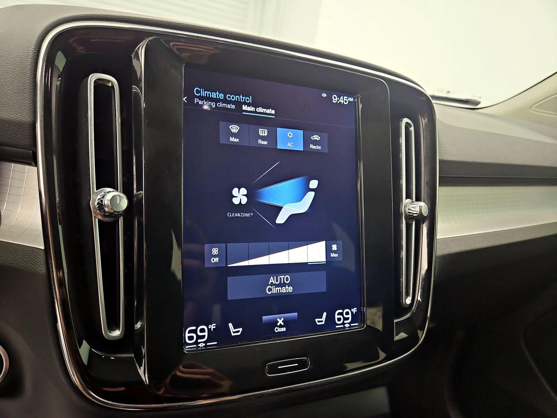 Thumbnail: 2019 Volvo XC40 - 17