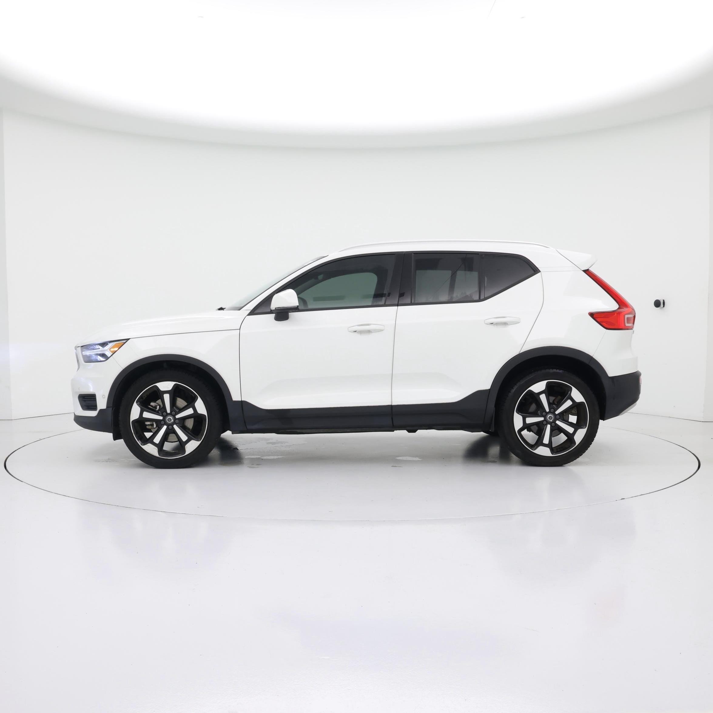 Thumbnail: 2019 Volvo XC40 - 3